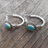 Elegantes brincos de prata esterlina com turquesa