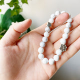 Pulseira de Pedra Preciosa Natural com Charme de Pata e Coração – Design Artesanal