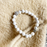 Pulseira de Pedra Preciosa Natural com Charme de Pata e Coração – Design Artesanal