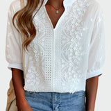 Blusa com detalhes de renda