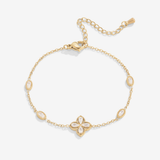 Pulseira com trevo e detalhes brilhantes
