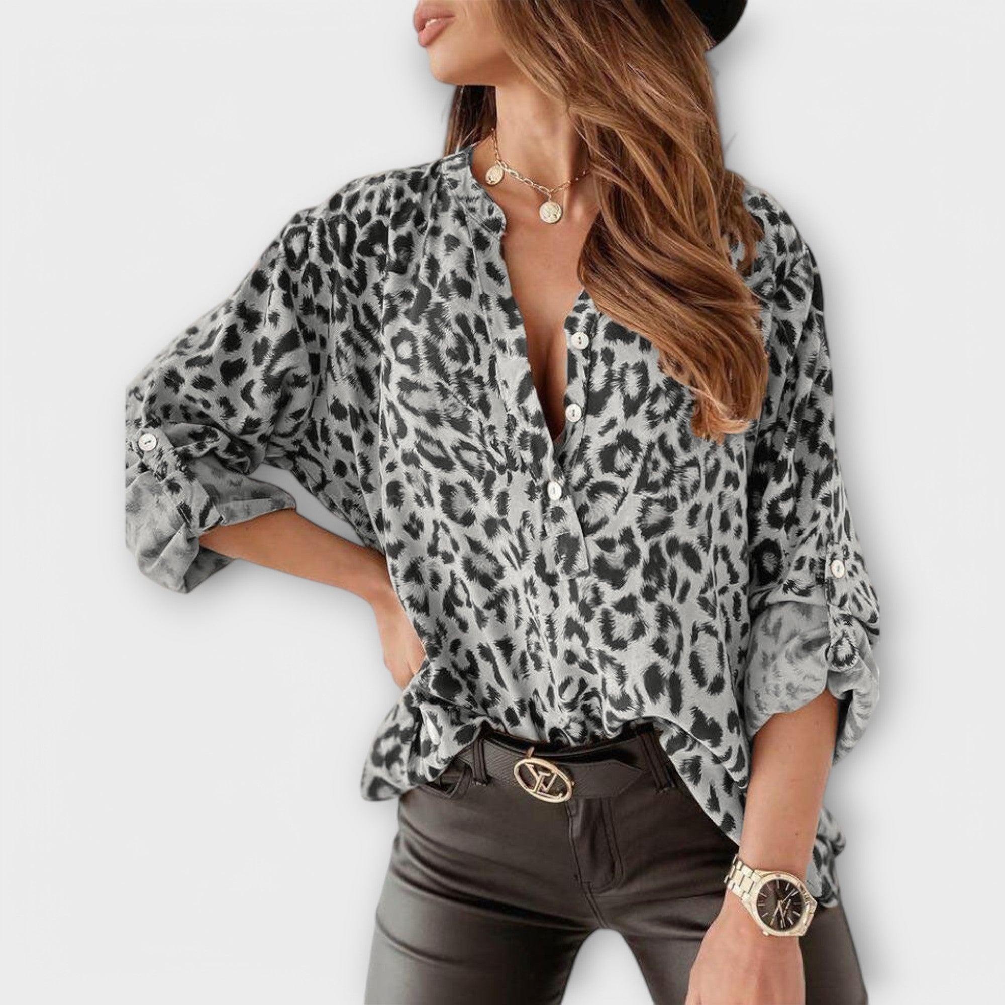 Iara - Blusa moderna estampado leopardo