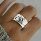 Anel vintage de prata com cristal azul
