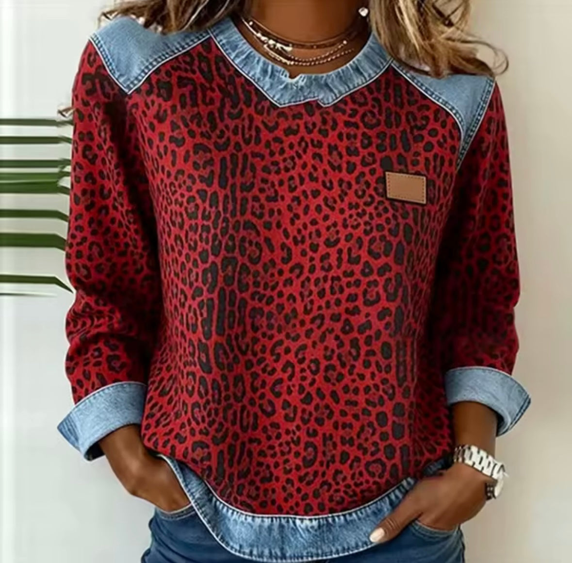Hollyn™ | Sweater com Estampa de Leopardo e Gola de Denim