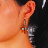 Conjunto de Colar e Brincos Vintage com Abelha
