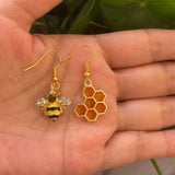 Brincos de Cristal com Abelha Dourada e Favo de Mel
