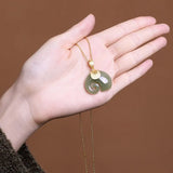 Colar com Pendente de Elefante em Jade Hetian – Corrente Banho de Ouro 18K para Mulheres