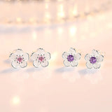 Brincos em forma de flor com zirconia