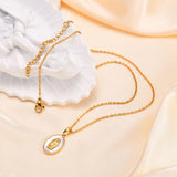Colar com Pendente Oval da Virgem em Ouro