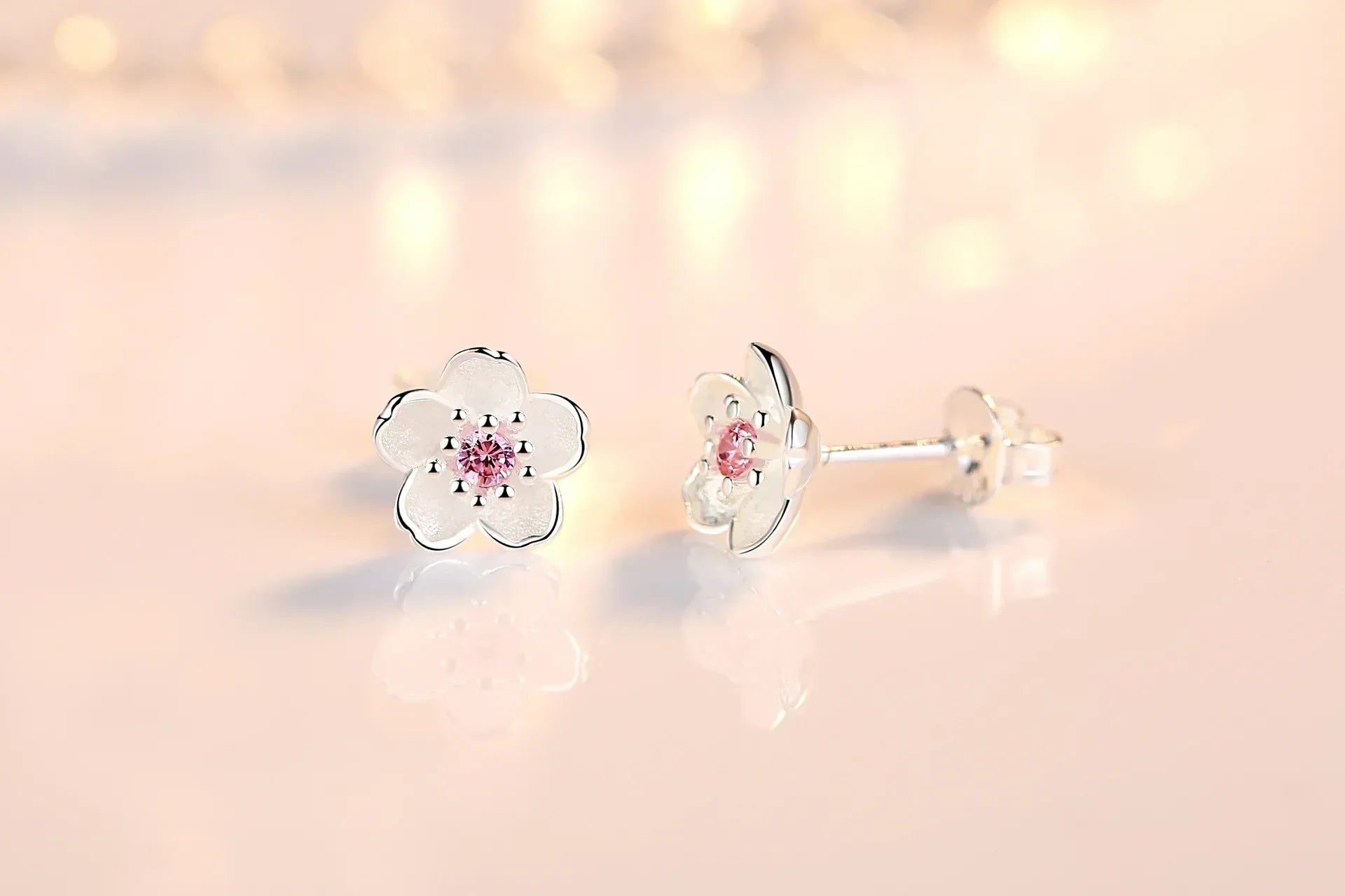 Brincos em forma de flor com zirconia