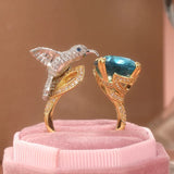 Anel Ajustável em Cor de Água-Marinha com Colibri – Banho de Ouro 14K