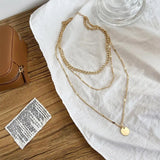 Elegante Gola Dourada e Prateada