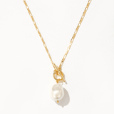 Colar Elegante com Pérolas Douradas