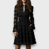 Sílvia | Vestido Curto com Textura de Franjas e Decote em V