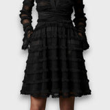 Sílvia | Vestido Curto com Textura de Franjas e Decote em V