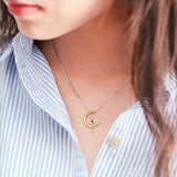 Colar elegante de gato e lua crescente