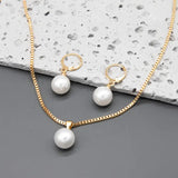 Conjunto de joias elegantes com pérolas