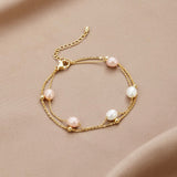 Pulseira em camadas com detalhe delicado