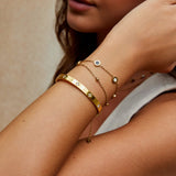 Pulseira rígida dourada com trevo