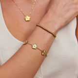 Pulseira dourada com trevo