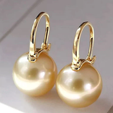 Brincos elegantes de ouro com pérolas