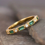 Anel Vintage Dourado com Zircônia Verde
