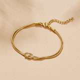 Pulseira de corrente dourada com nó