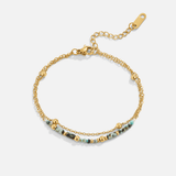 Pulseira decorativa em camadas com pequenos detalhes