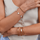 Pulseira rígida dourada Lilah