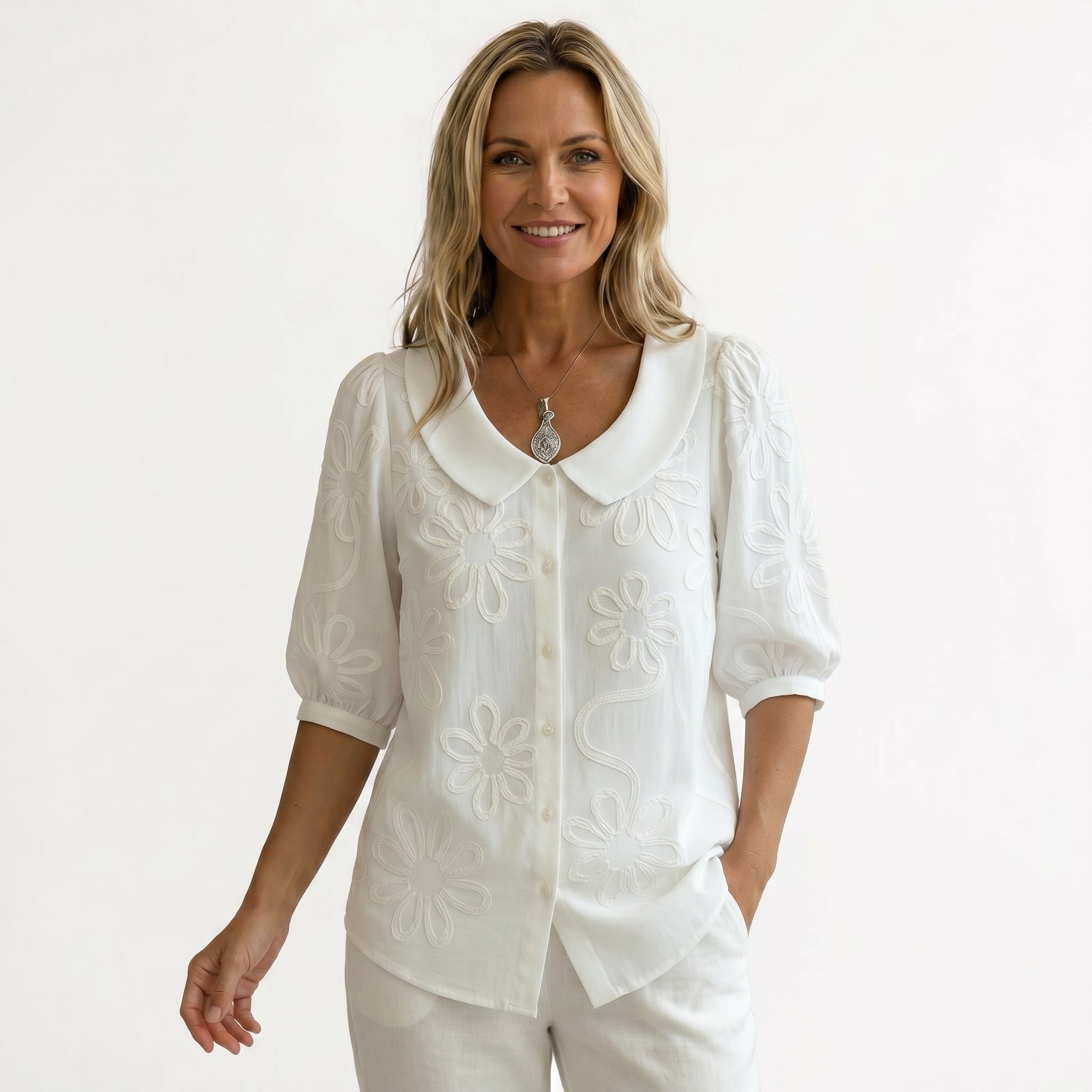 Alice | Blusa Romântica com Bordados de Margaridas