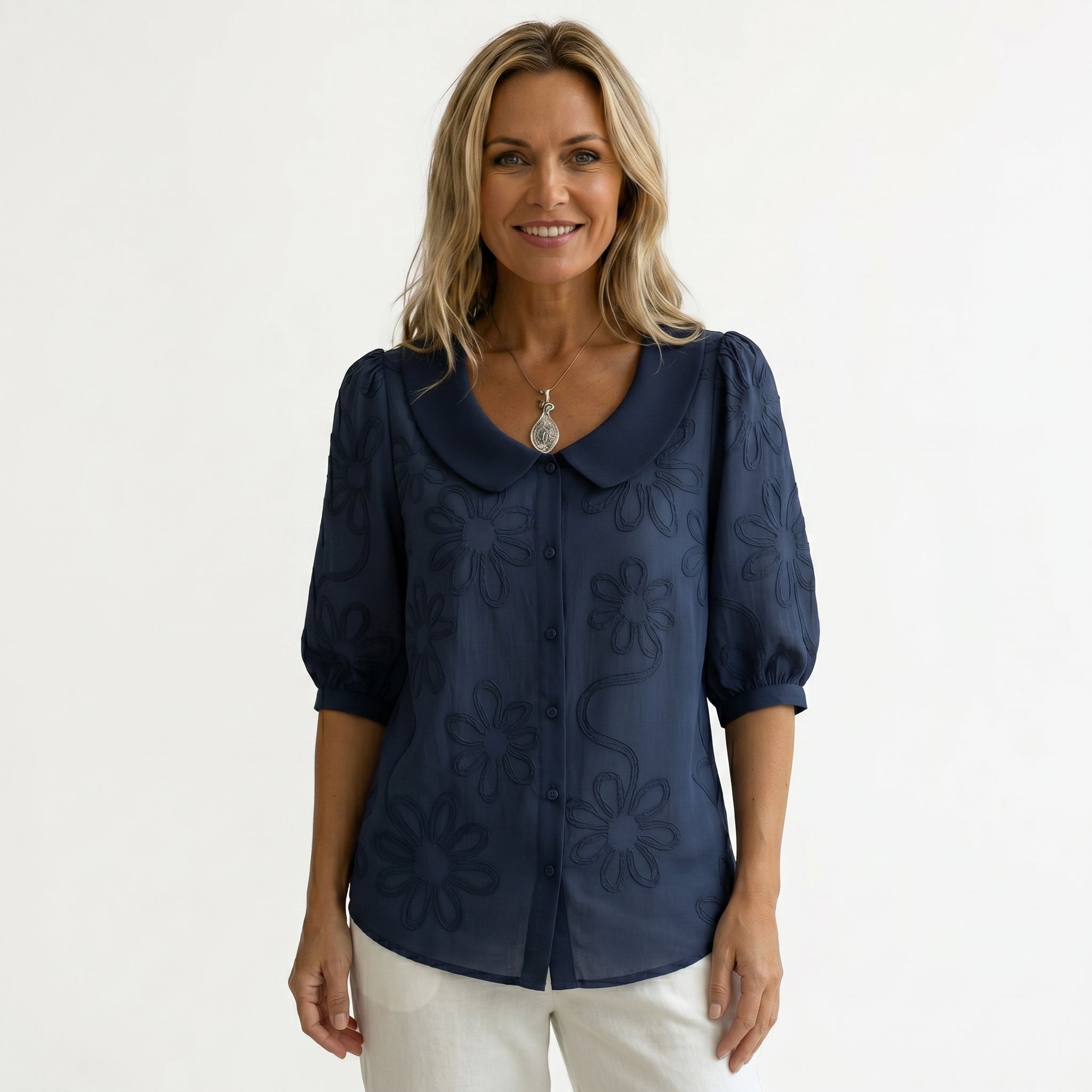 Alice | Blusa Romântica com Bordados de Margaridas