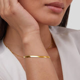 Pulseira dourada Sarya com padrão de cobra