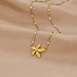 Colar Elegante com Flor em Ouro